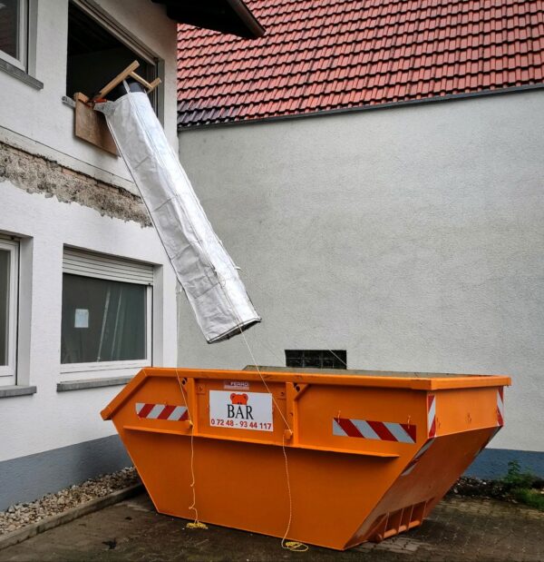 Flexible Schuttrutsche mieten