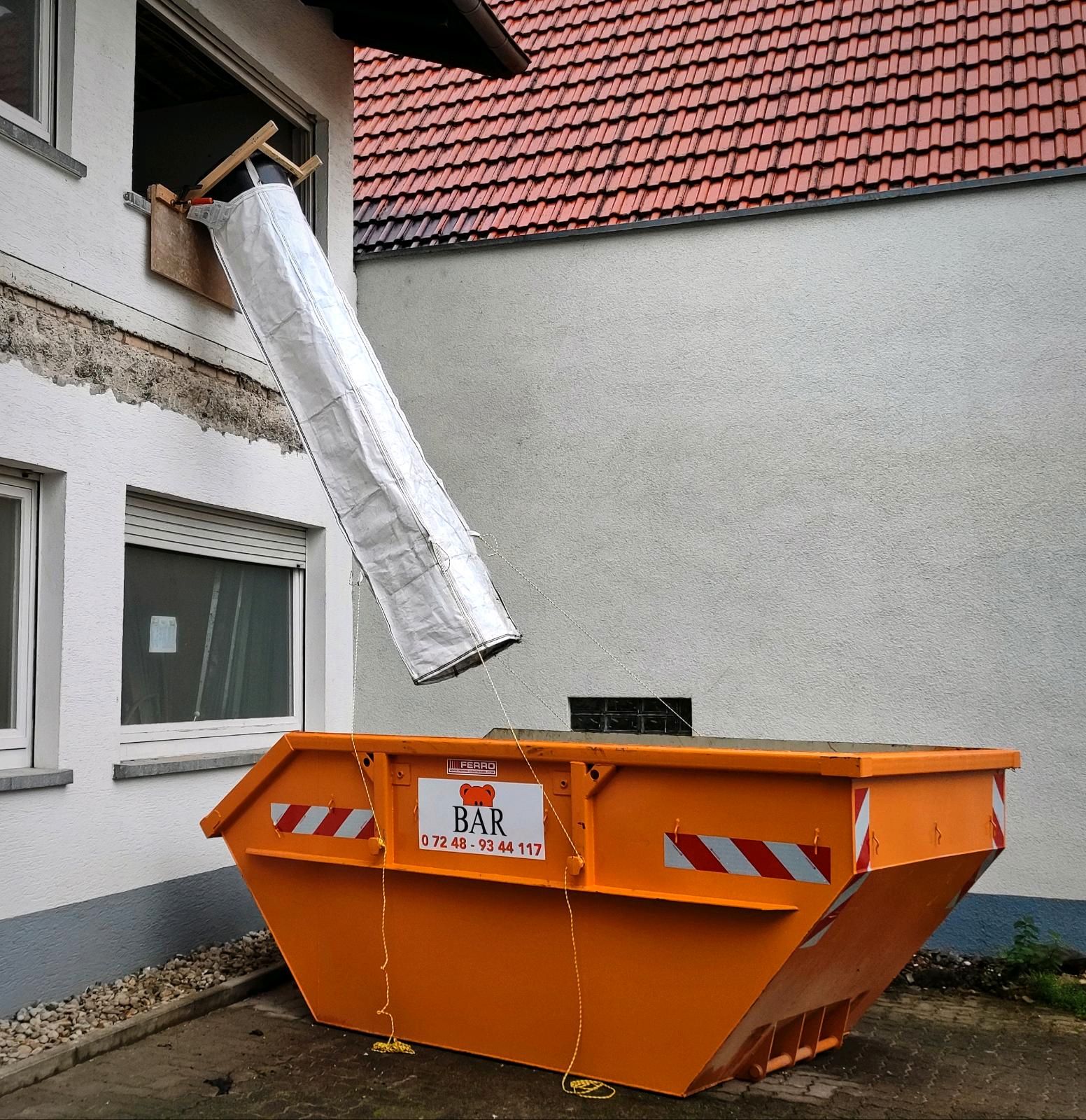 Flexible Schuttrutsche mieten