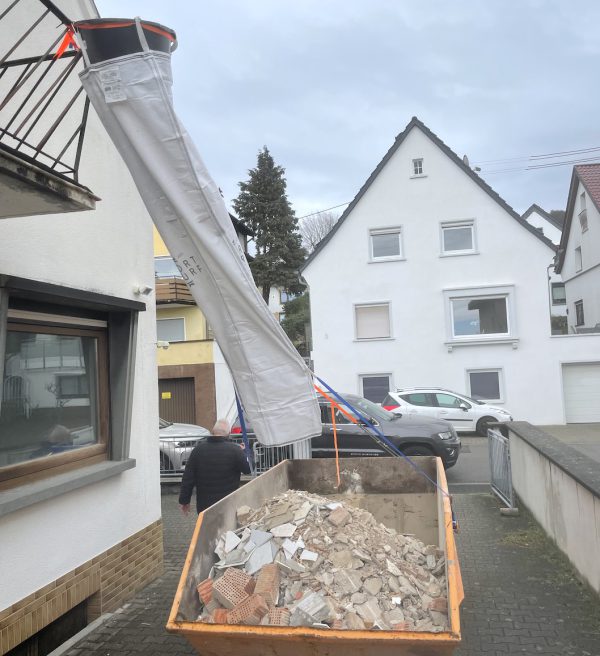 Flexible Schuttrutsche mieten
