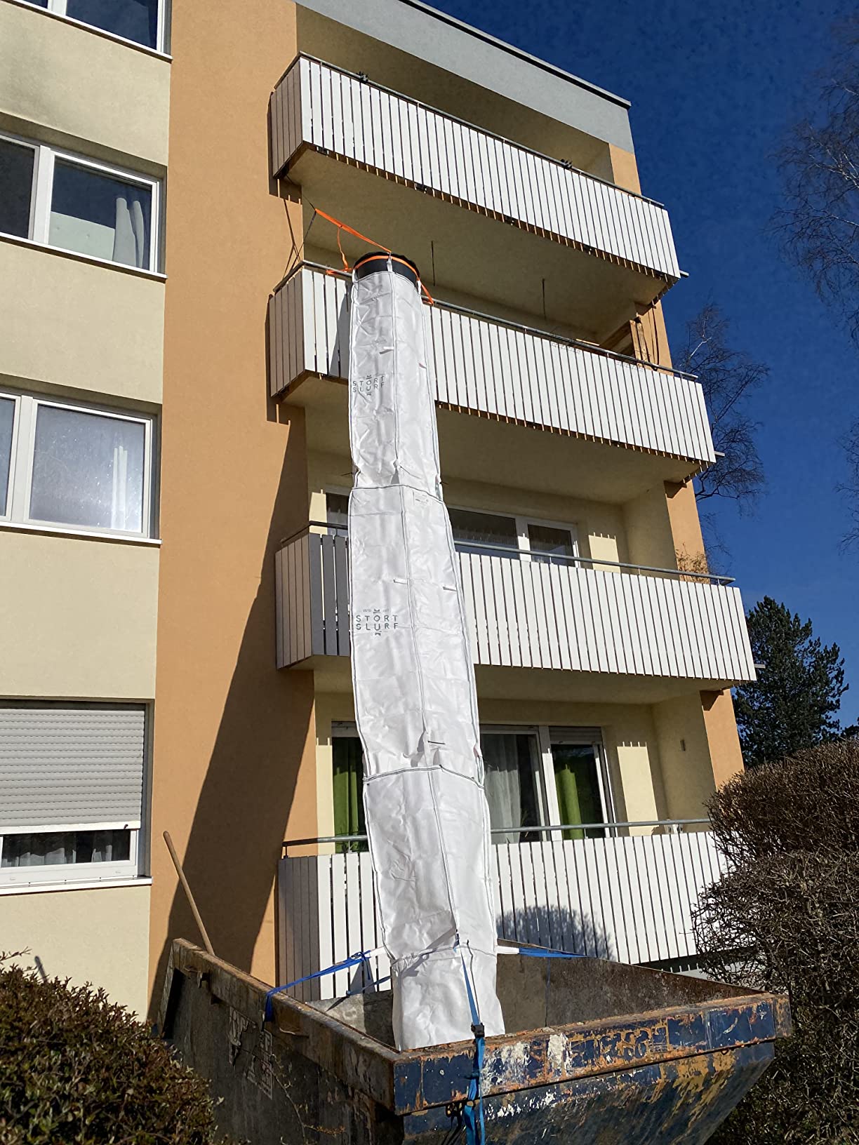 Flexible Schuttrutsche im Einsatz 7