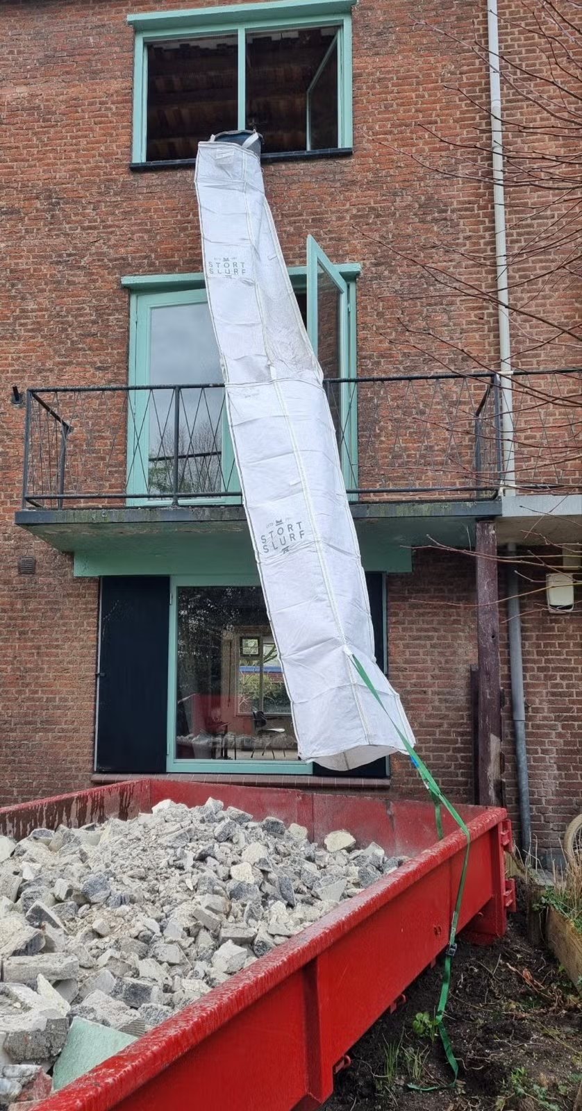 Flexible Schuttrutsche im Einsatz 9