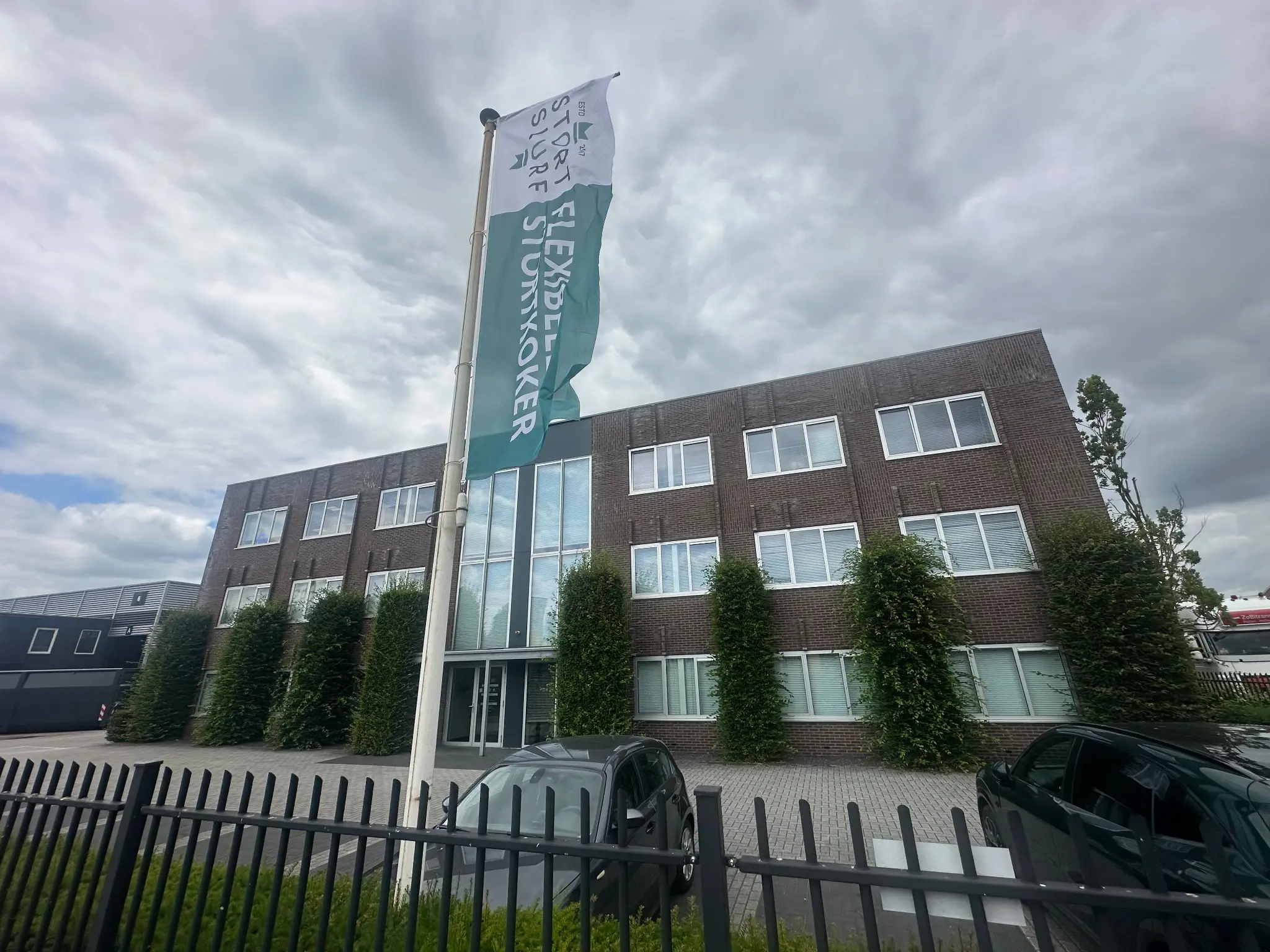 Stortslurf Büro mit Flagge